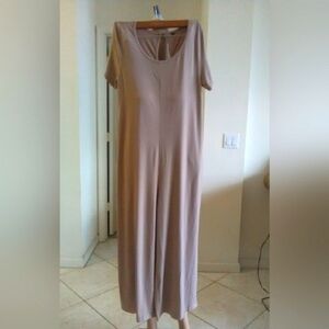 BNWOT BOUTIQUE ONSIE BEIGE SZ. OVERSIZED SM. POCKET PEEK HOLE DROOOOOOPY!